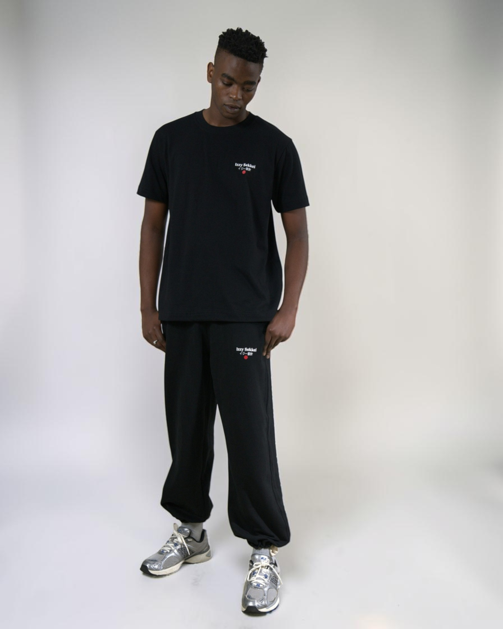 IZZY SEKKEI  LOGO SWEATPANTS - BLACK