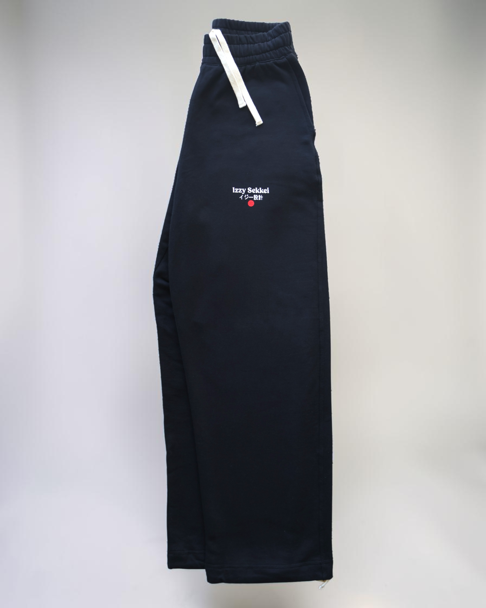 IZZY SEKKEI  LOGO SWEATPANTS - BLACK