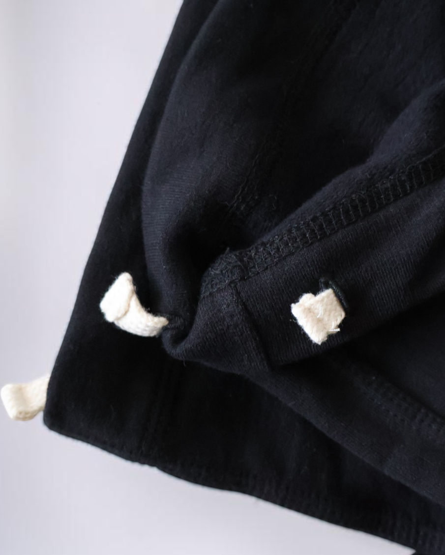 IZZY SEKKEI  LOGO SWEATPANTS - BLACK