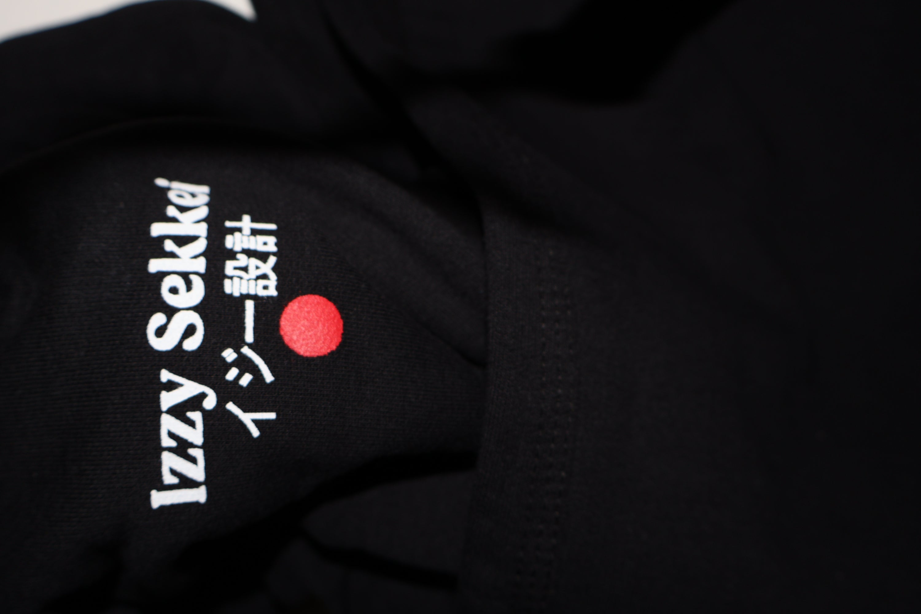 IZZY SEKKEI BLACK LOGO SWEATPANTS
