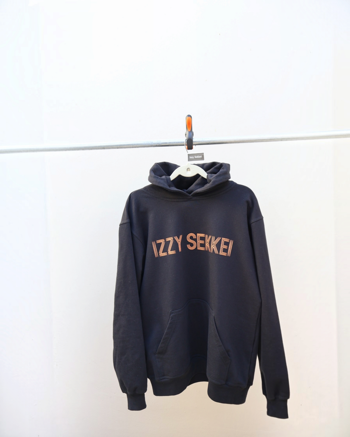 IZZY SEKKEI ATHLETICS HOODIE - BLACK