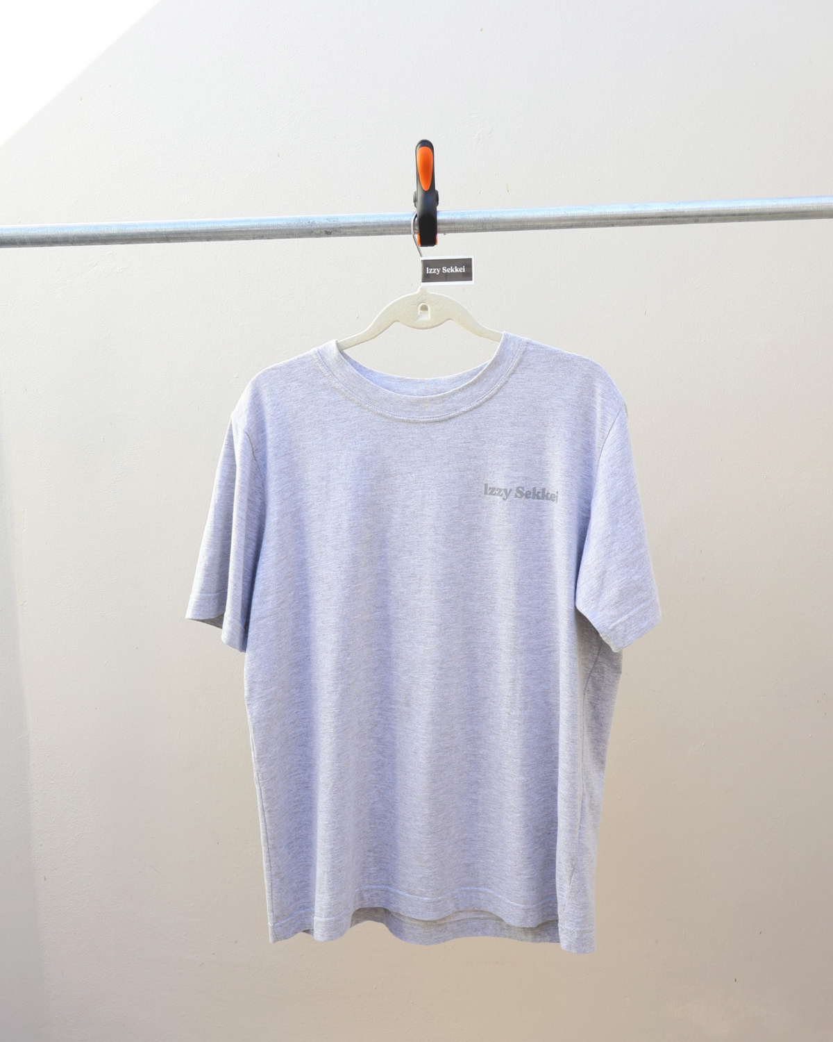 IZZY SEKKEI ORIGINAL LOGO T-SHIRT