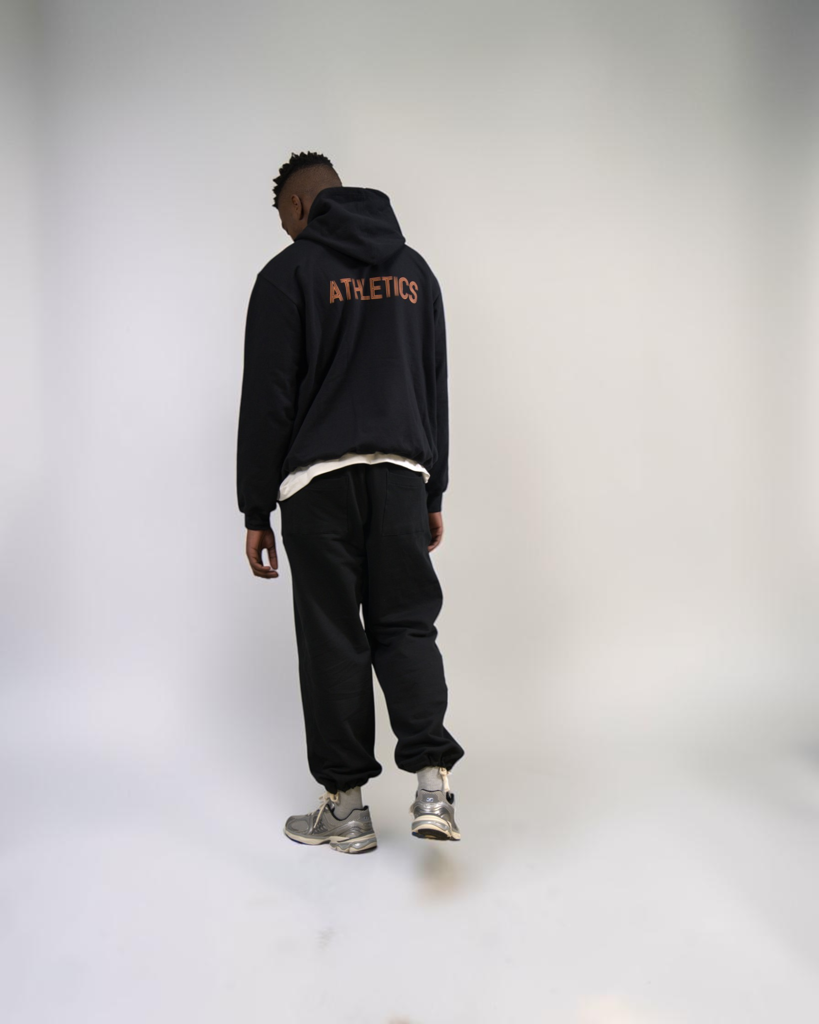 IZZY SEKKEI ATHLETICS HOODIE - BLACK