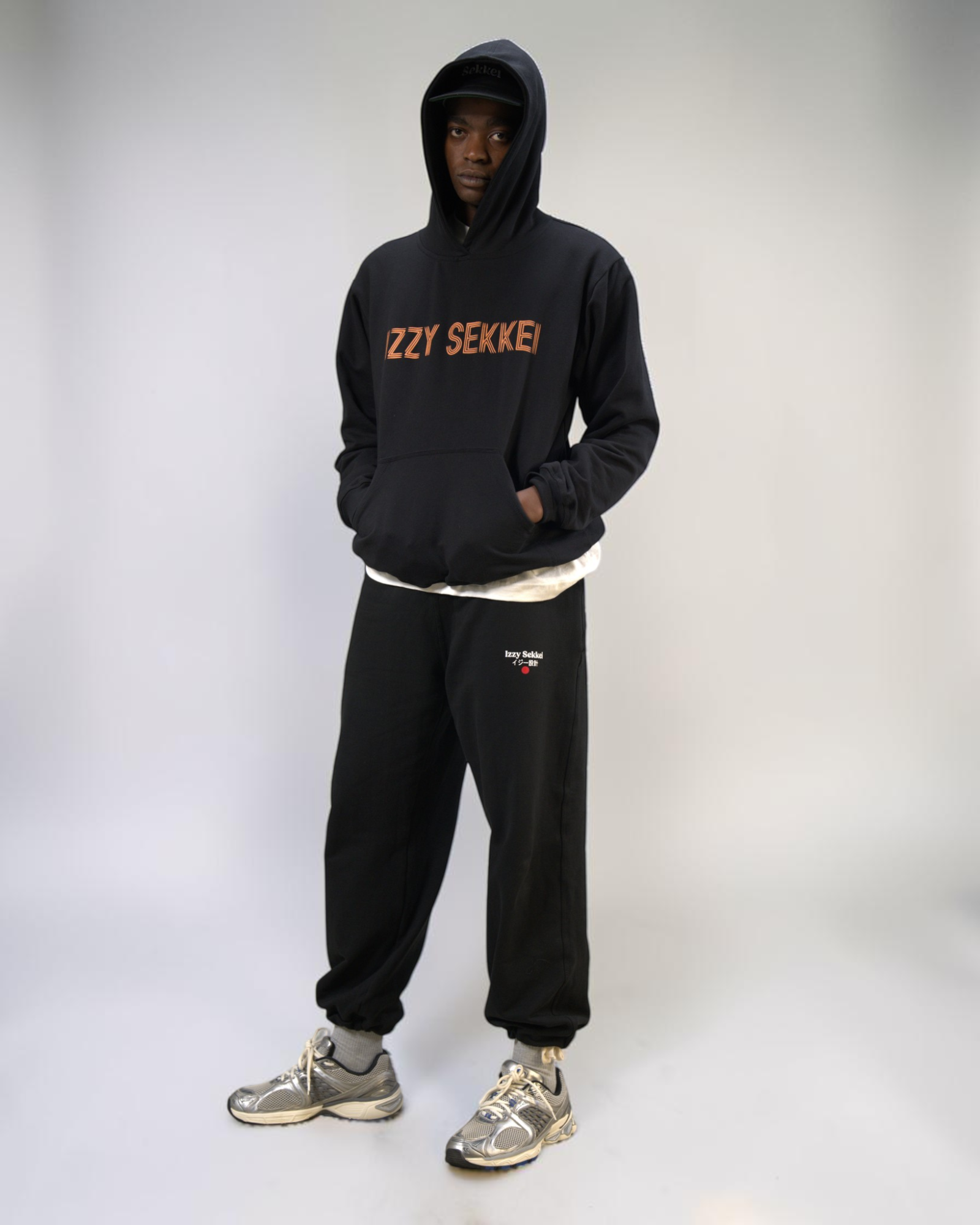 IZZY SEKKEI ATHLETICS HOODIE - BLACK