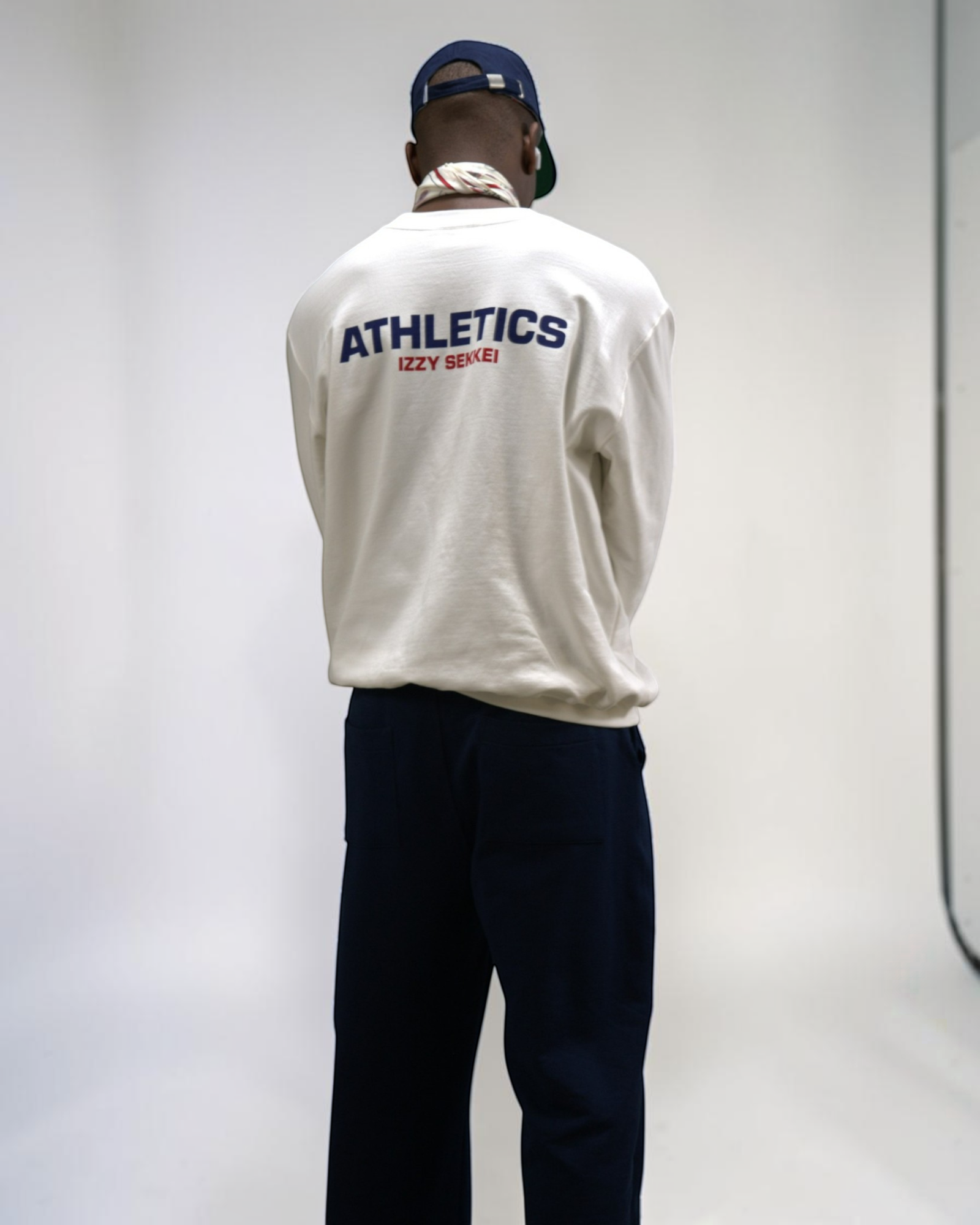 IZZY SEKKEI ATHLETICS SWEATSHIRT - OFF WHITE