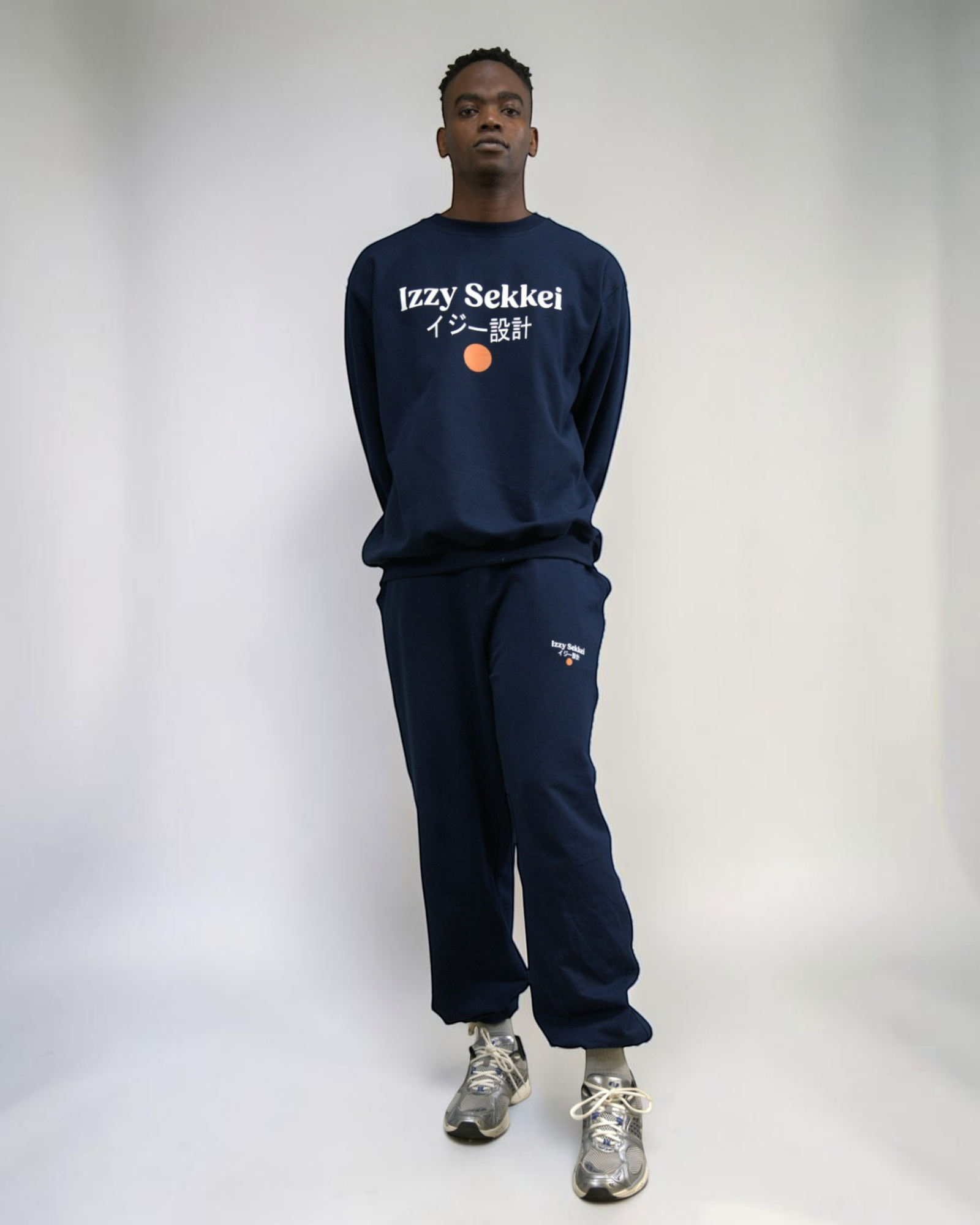 IZZY SEKKEI LOGO SWEATSHIRT - NAVY