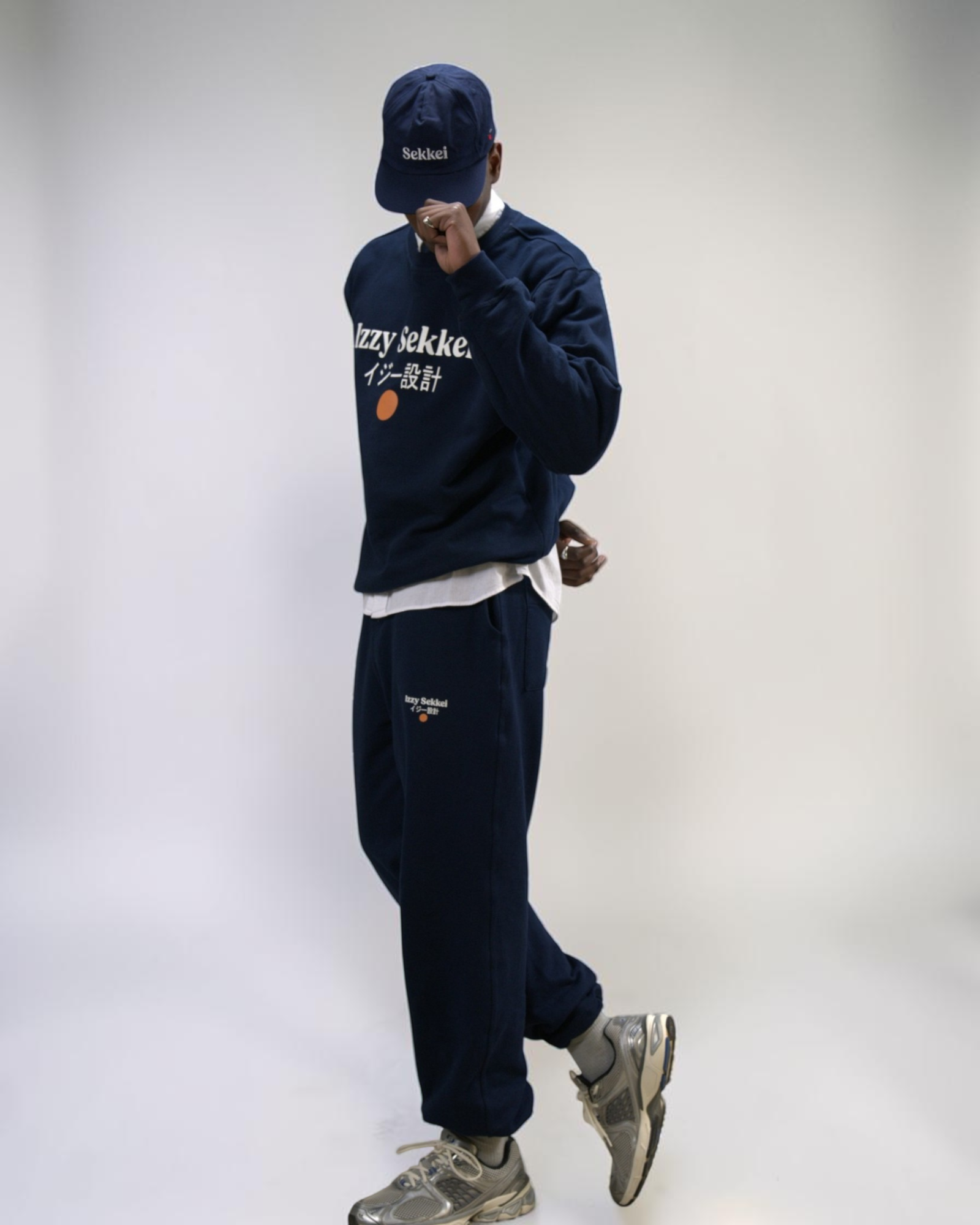 IZZY SEKKEI  LOGO SWEATPANTS -  NAVY