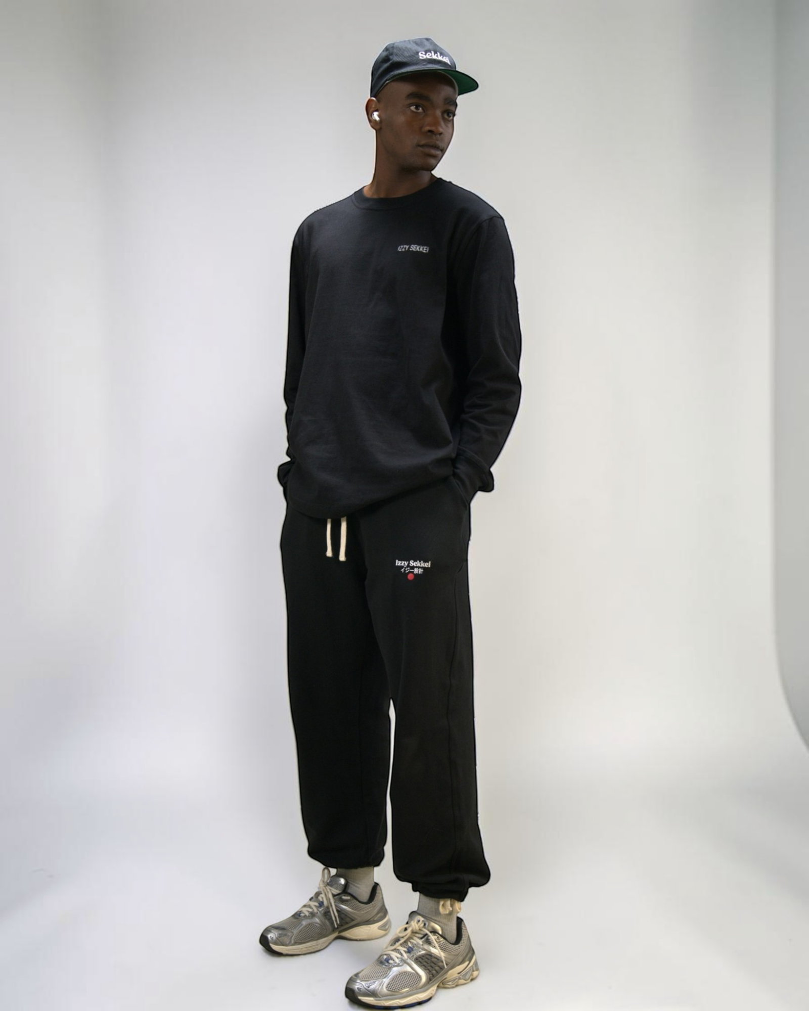 IZZY SEKKEI ATHLETICS LONG SLEEVE T-SHIRT - BLACK
