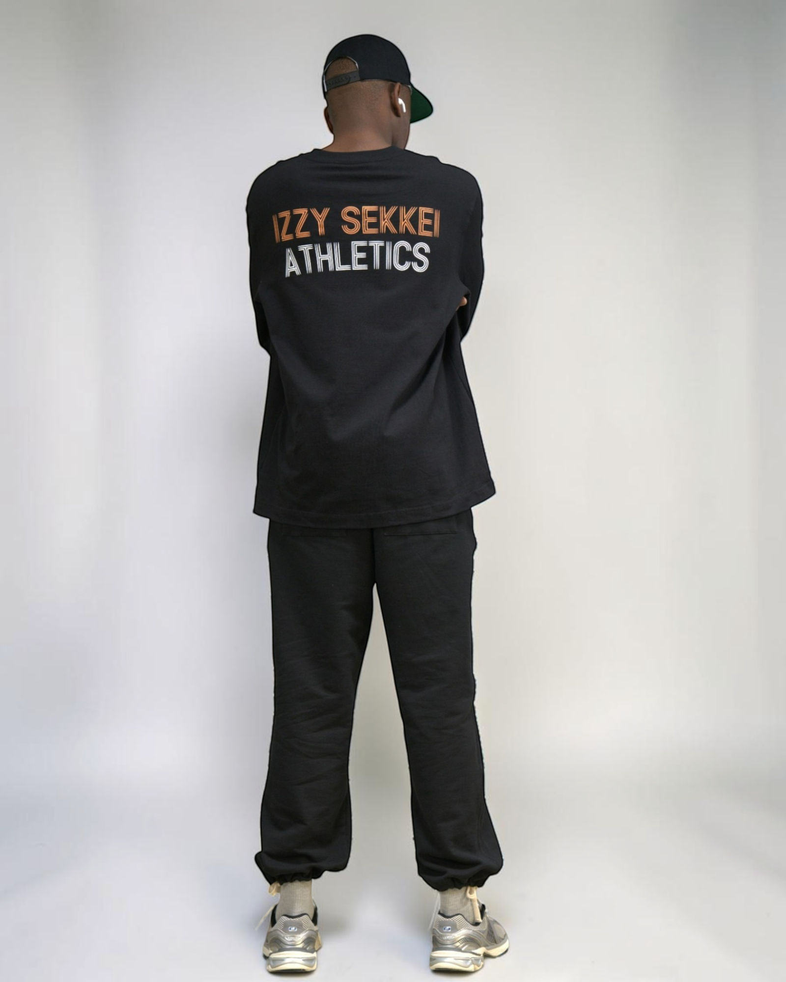 IZZY SEKKEI ATHLETICS LONG SLEEVE T-SHIRT - BLACK