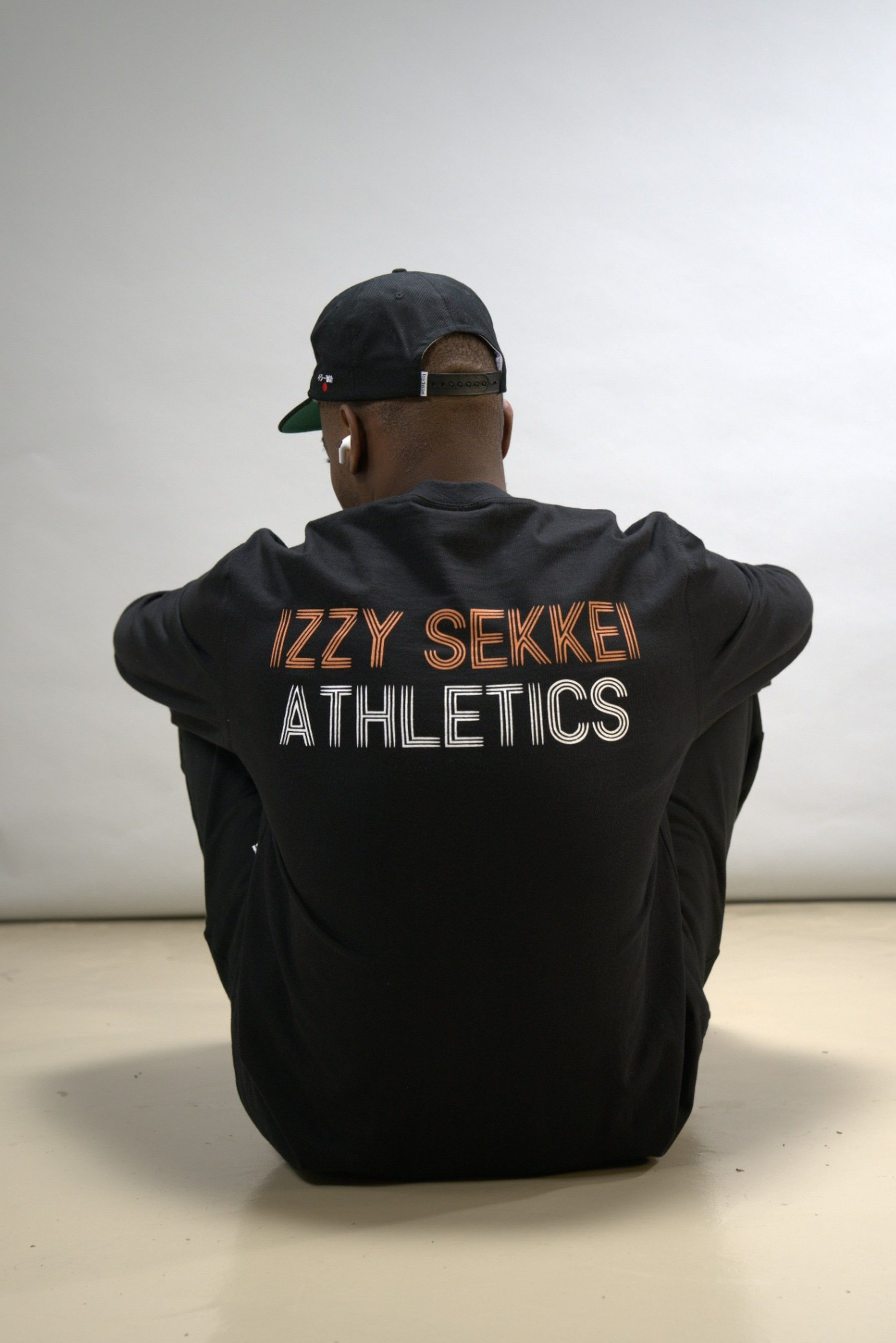 IZZY SEKKEI ATHLETICS LONG SLEEVE T-SHIRT
