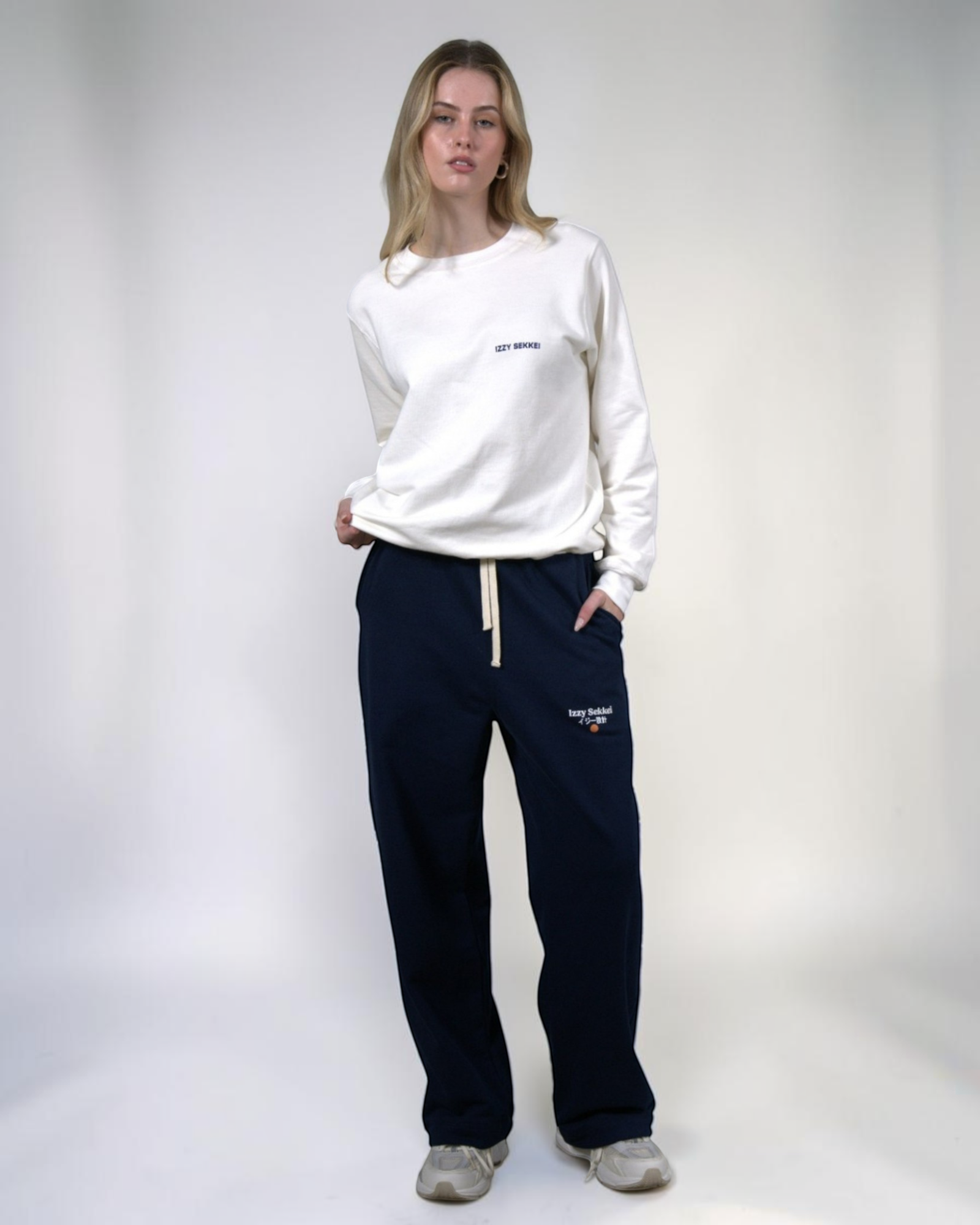 IZZY SEKKEI ATHLETICS SWEATSHIRT - OFF WHITE