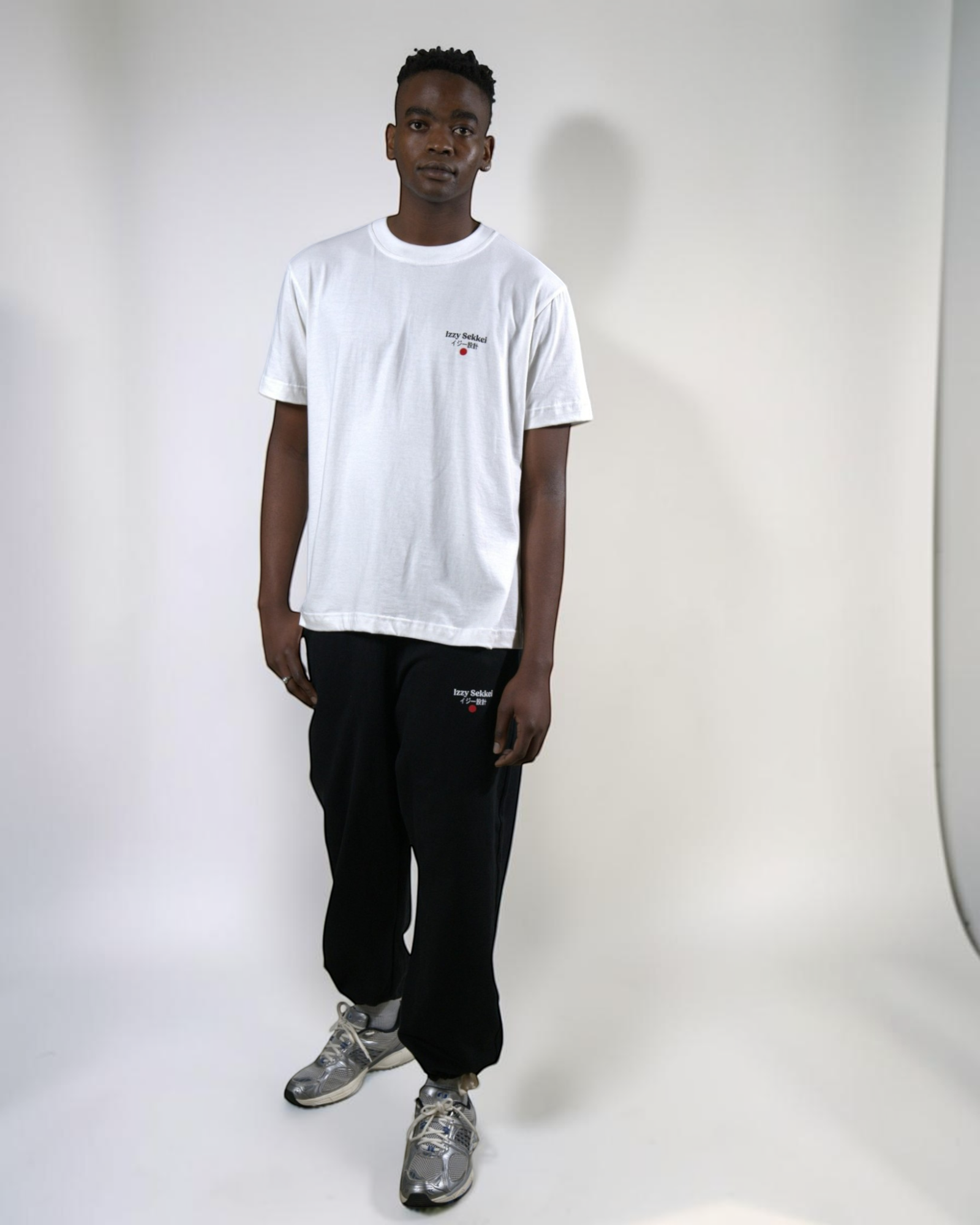 IZZY SEKKEI LOGO T-SHIRT - OFF WHITE